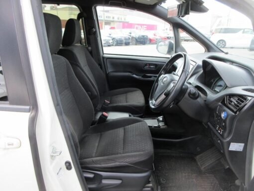 Toyota Noah G Package Hybrid 2020 - Image 11