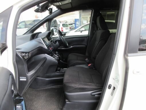 Toyota Noah G Package Hybrid 2020 - Image 12