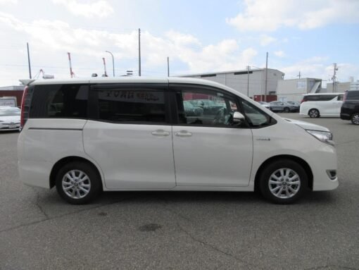 Toyota Noah G Package Hybrid 2020 - Image 5